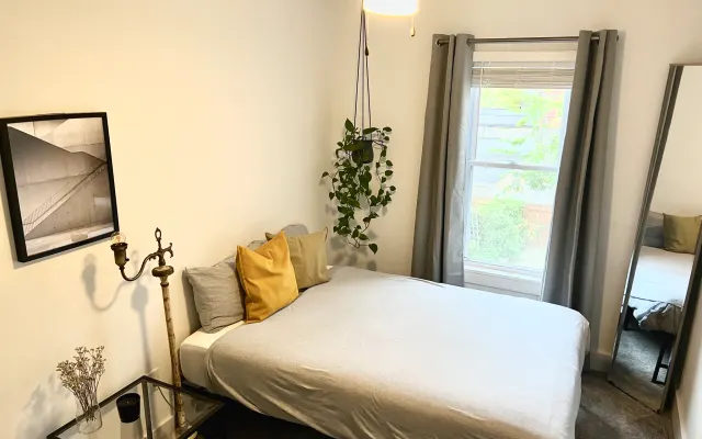 Stylish private double bed room w/ private bathroom