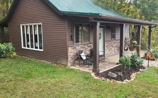 Hocking Hills Cabin, private cabin, hot tub, trails, and stocked pond
