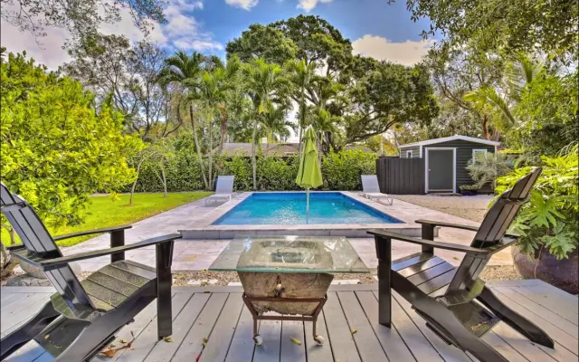 Ruhiges & tropisches Privathaus am Flussufer mit beheiztem Pool
