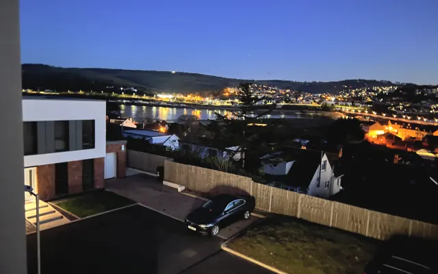 Superbe maison de 4 étages dans le centre de Shaldon avec parking et...