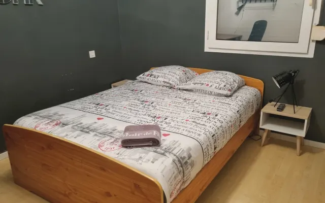 quarto privado numa casa de família