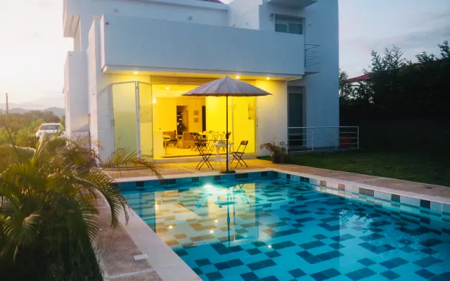 Beautiful House with private pool near from Xielo Skydive experience