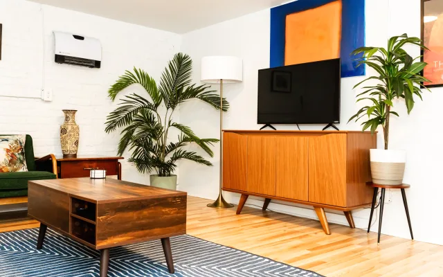 Ropa opcional apartamento en el jardín con entrada privada y bañera de 