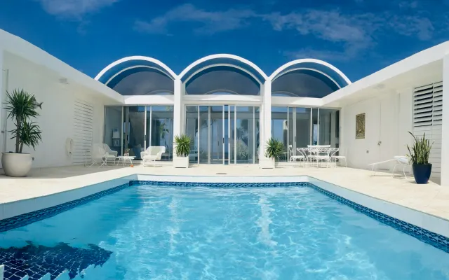 Atemberaubende Mid-Century Modern Villa mit fabelhaftem Blick