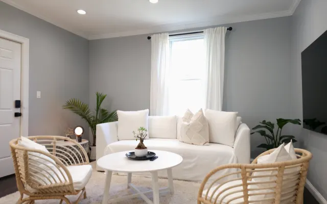 Newly Renovated + Spacious Apt w/ Parking
