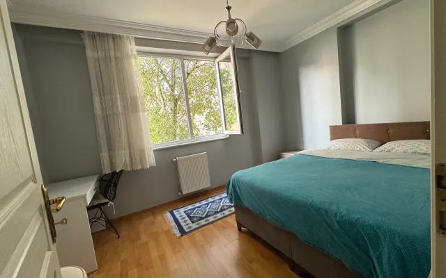 Quarto privado e acolhedor num apartamento com um espaço de ginásio