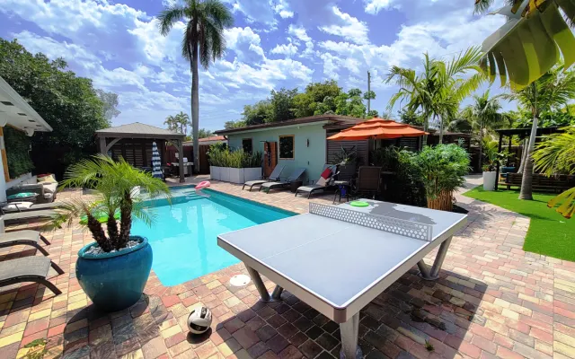 Villa con piscina climatizada, lavandería, ping-pong y mucho más
