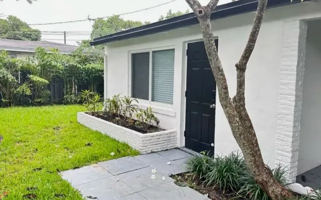 Wilton Manors Pad
