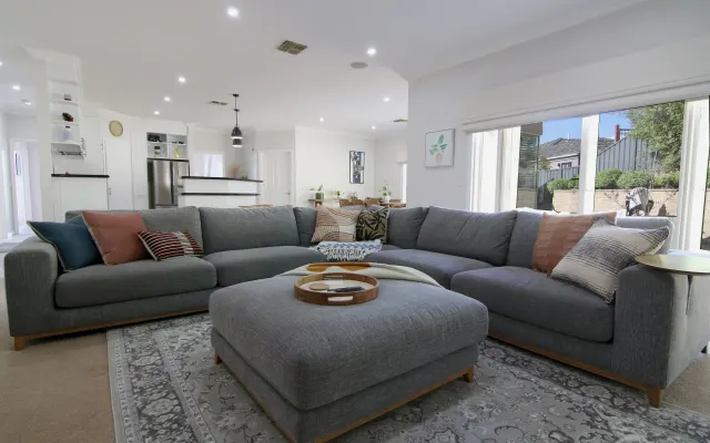 Luxury Retreat w/ Spa Bath | 4br | 5min from Ballarat CBD