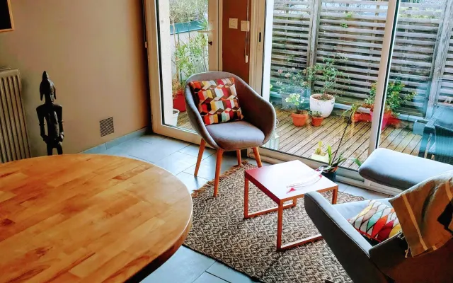 habitación en un piso tranquilo cerca de la estación.