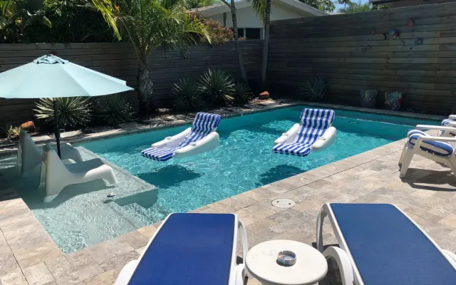 Piscine privée + plage à proximité + vie nocturne de renommée mondiale 