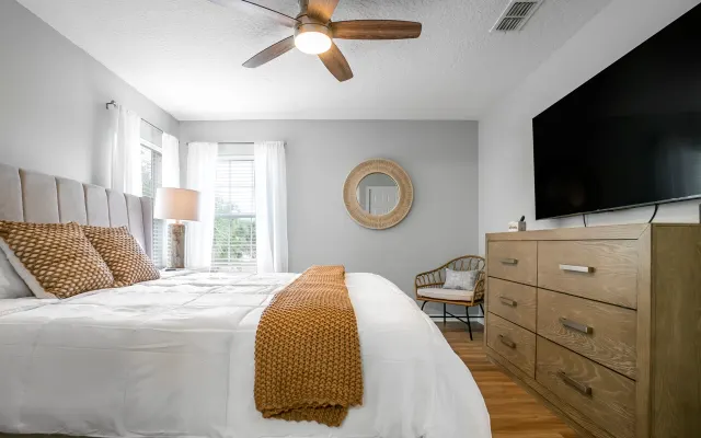 Boutique-Style Gay Men’s Guesthouse – King Bed (Bdrm #2 of 7)