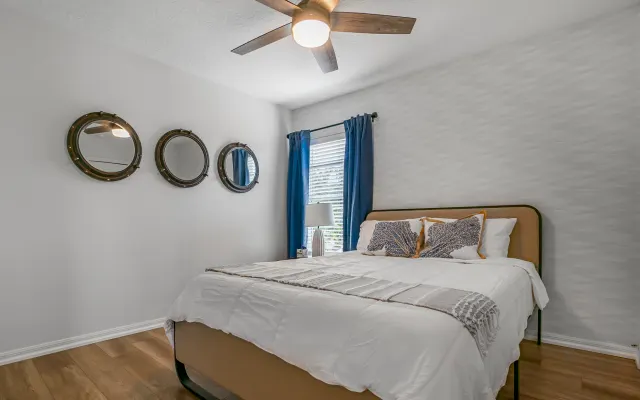 Boutique-Style Gay Menās Guesthouse (Bdrm #3 of 7)