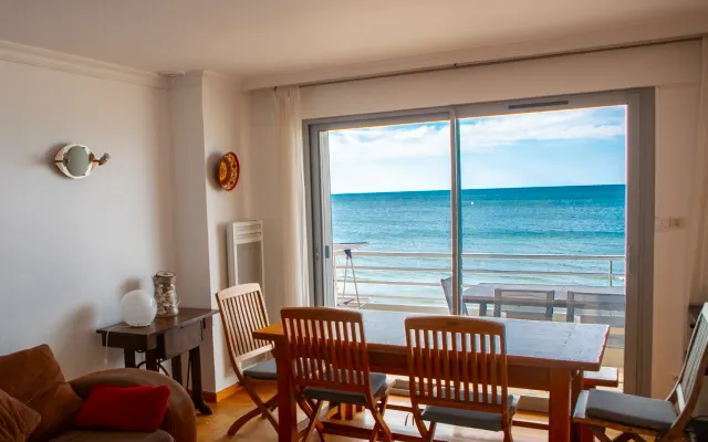 Directly on the Beach - Easy access to Montpellier and attractions.