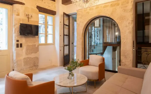 Prestigieux appartement sur la célèbre "Place des VOSGES"