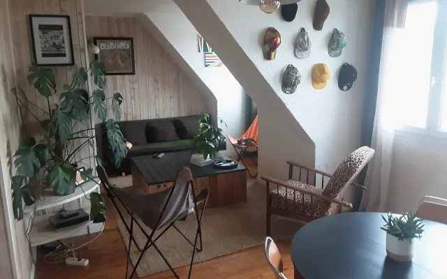 Habitación agradable en un piso muy cerca del centro de la ciudad.