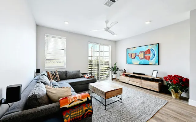 Modern, Impeccably Clean Condo in the Heart of East Austin