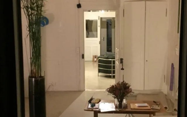 5 minutes from the train station. First floor apartment with beautiful 