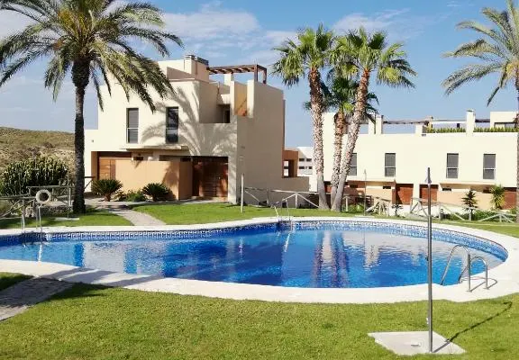 FIRST FLOOR WITH OWN GARDEN IN VALLE DEL ESTE GOLF!!!