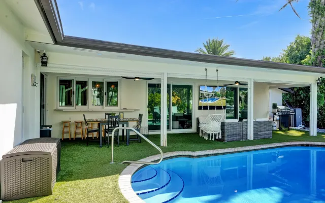 Schöne 5BR/3BA,Waterfront, Pool, Jacuzzi, Boot, Terrasse Unterhaltung