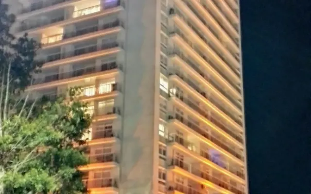 YOO BUILDING. Excellent location and services