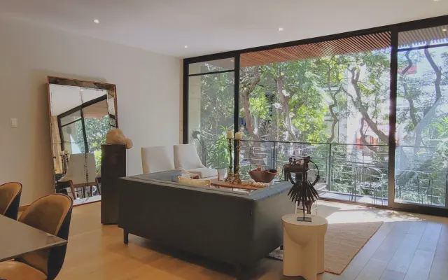 Elegantes, geräumiges und schönes Schlafzimmer in einer Luxuswohnung...