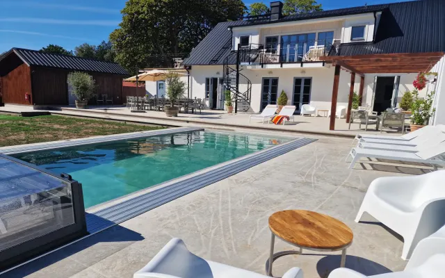 Private room in luxury villa, near Visby, Terrace and Pool