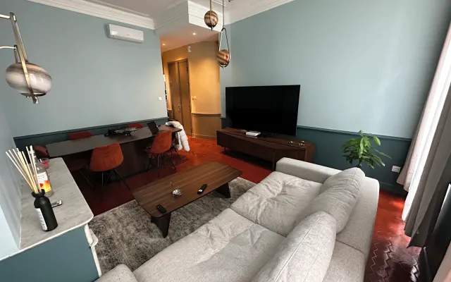 Large, bright, well-equipped apartment in the heart of town