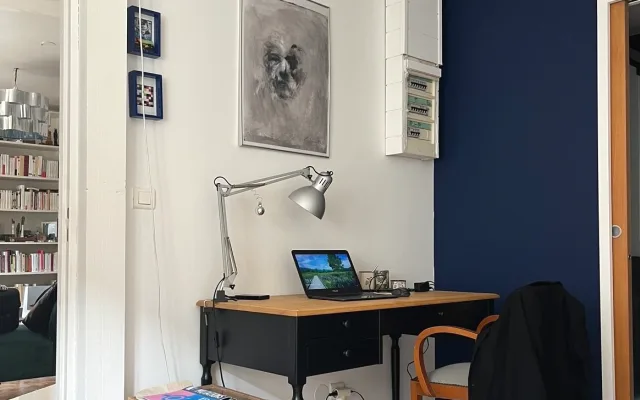 Camera da letto al piano terra di una casa a Bègles. Bagno privato con