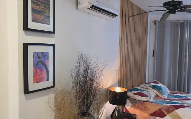 Studio next to Elizabeth Taylor house