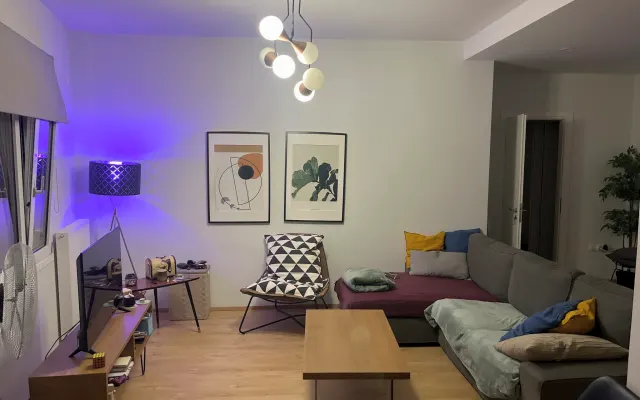 Große moderne Wohnung zur Mitbenutzung mit 2 Schlafzimmern und 2 WCs :)