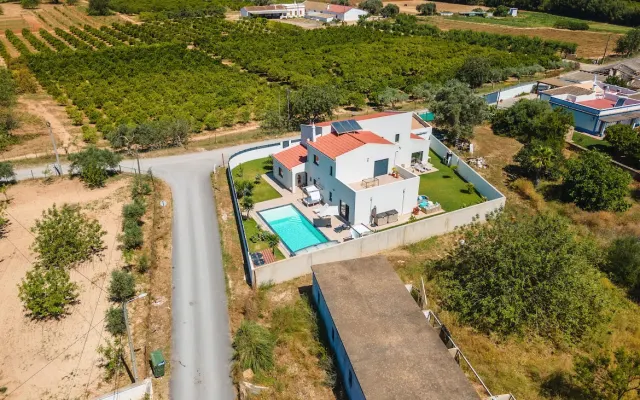 Muy bonita Villa "A vida é linda" sin frente, piscina, playa...
