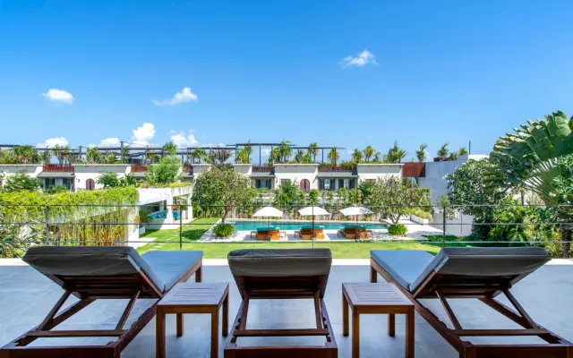 VILLA DI LUSSO CON 5 CAMERE DA LETTO SUL MARE, CANGGU-BERAWA