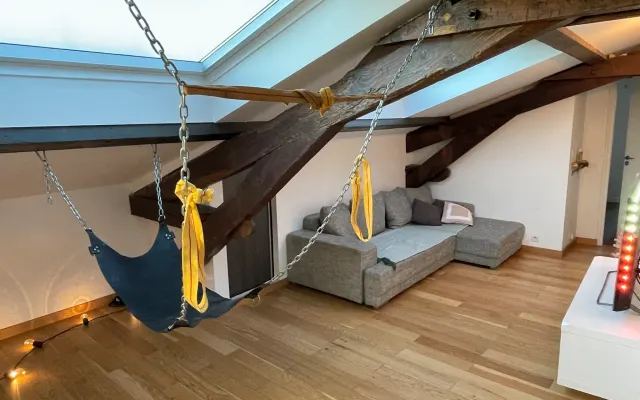 Apartment 2min from metro with Sling, 2 bedrooms, 1 sofa bed.