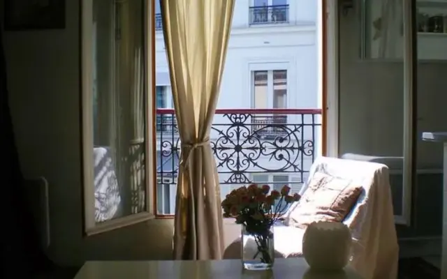 In the heart of Montmartre Beautiful, charming, quiet apartment Very...