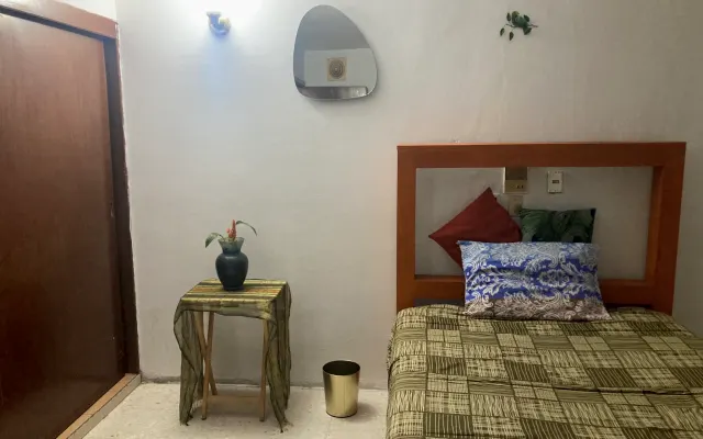 Belle chambre
propre et confortable profitez de votre visite avec moi