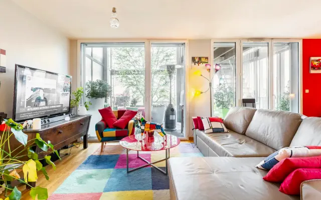 schöne Wohnung auf der Ile de Nantes.
Schlafzimmer, Badezimmer und...