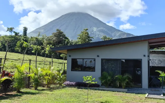 Beautiful Casita with excellent view to Arenal Volcano and Cerro Chato.