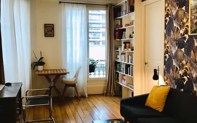 Cosy apartment in central Paris in a lively neighborhood