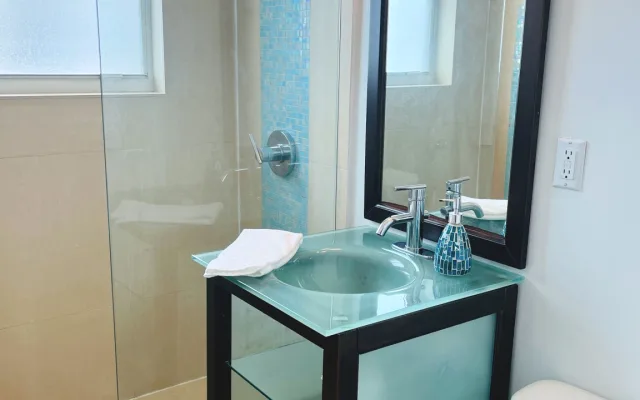 Beautiful Fully Furnished Studio +