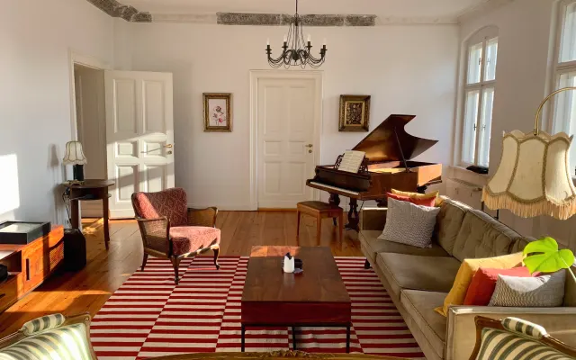 Bedroom in spacious "Altbau" apartment in trendy Prenzlauer Berg