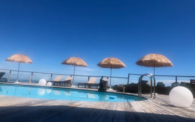 Habitation LE SUCRIER avec vue imprenable
terrasse piscine