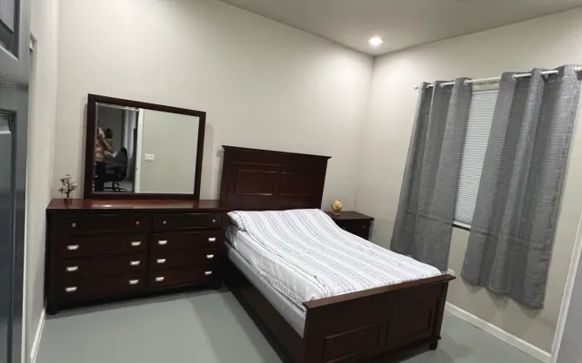 Bagno privato e camera in una famiglia amichevole.Posizione molto...