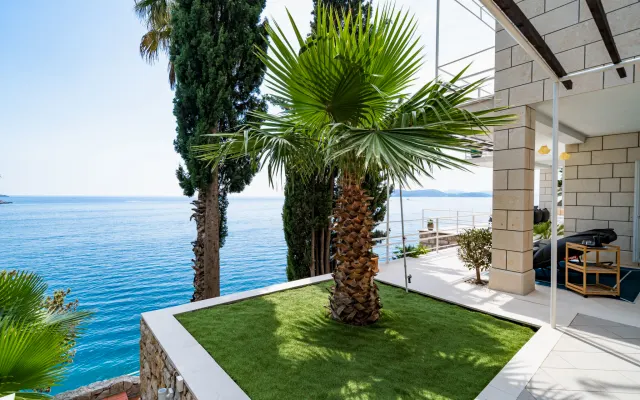 Dubrovnik Villa am Meer für 8 Personen mit Privatstrand und Schwimmbad