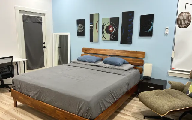 Geräumiges Zimmer mit allen Annehmlichkeiten