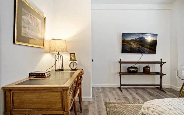 2-BR Elegant Comfort House W/ Modern Amenities