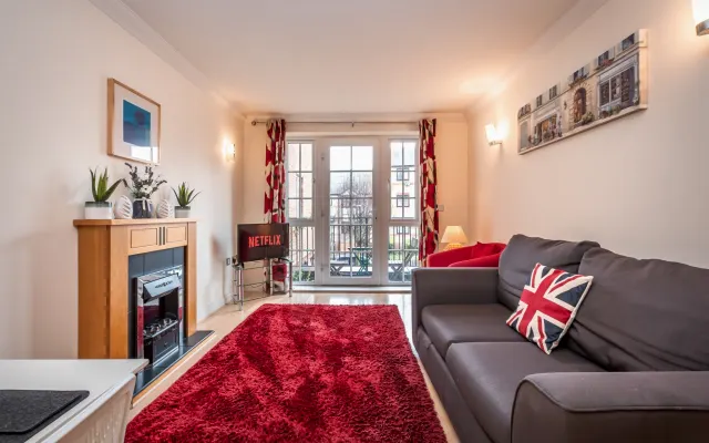 ONPOINT 2 bedroom Apartment - River Kennet
