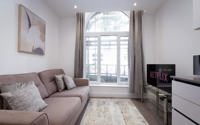 OnPoint - Fantastic 1 Bedroom Apt with PARKING
