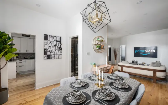 Downtown Luxe: Metro, Parkplatz, Doppelbett, 6 Schlafplätze