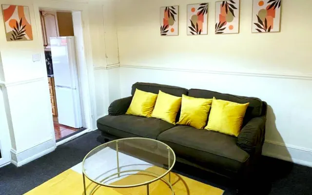 Evo Nova -1 Bedroom Apartment- Sleeps upto-2, 2 minutes to Station